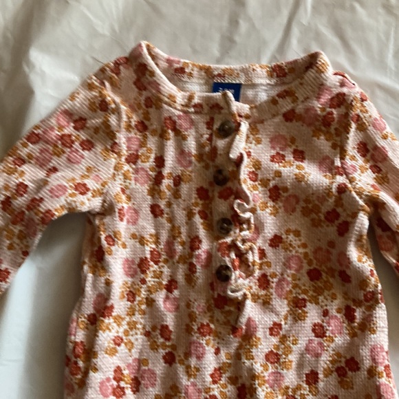 Fall inspired set of two long sleeve onesie. - Picture 3 of 7